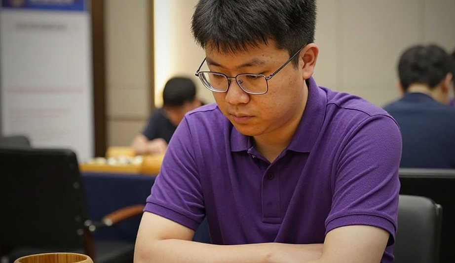 FRITZ 20: Cỗ máy cờ vua học cách làm người thầy