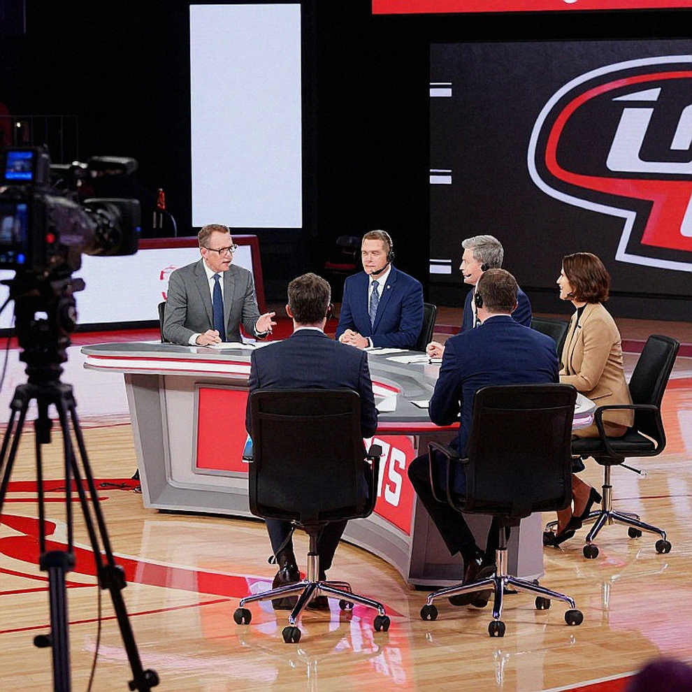 The Missing Column: When Sports Rumors Build Their Own Expectation Bubble