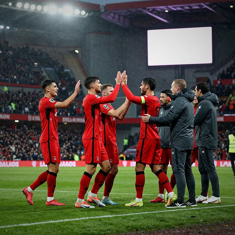 Dòng tiền bóng đá Việt Nam: đọc V.League và đội tuyển bằng ba lớp xác minh Dòng tiền bóng đá Việt Nam: đọc V.League và đội tuyển bằng ba lớp xác minh