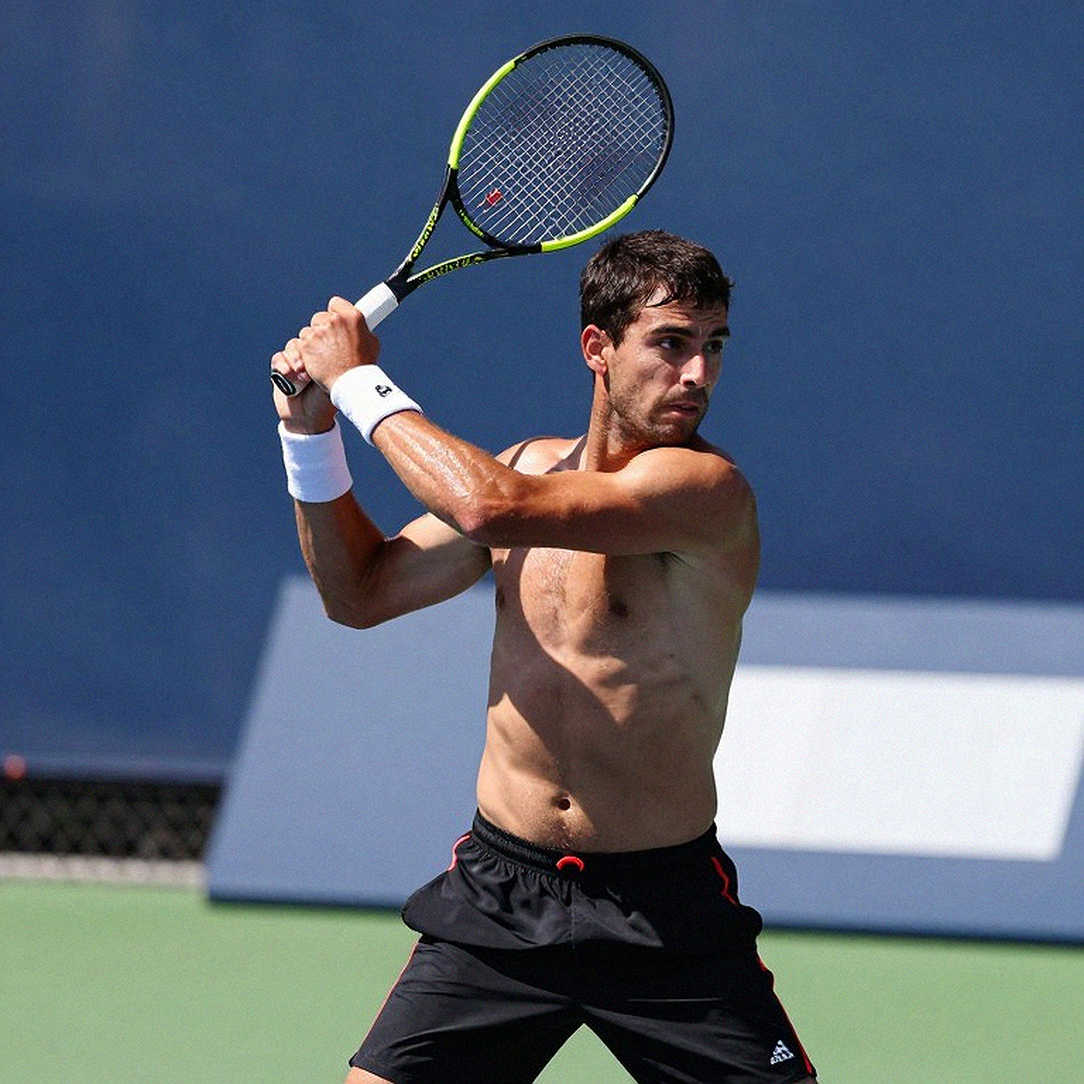 Djokovic beats Zverev in Beijing after 2h35: a 32-match streak and the ATP points puzzle Djokovic beats Zverev in Beijing after 2h35: a 32-match streak and the ATP points puzzle