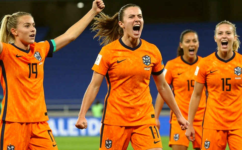Netherlands 2-2 Greece: When a Defence Signs Its Own Verdict in Thessaloniki Netherlands 2-2 Greece: When a Defence Signs Its Own Verdict in Thessaloniki