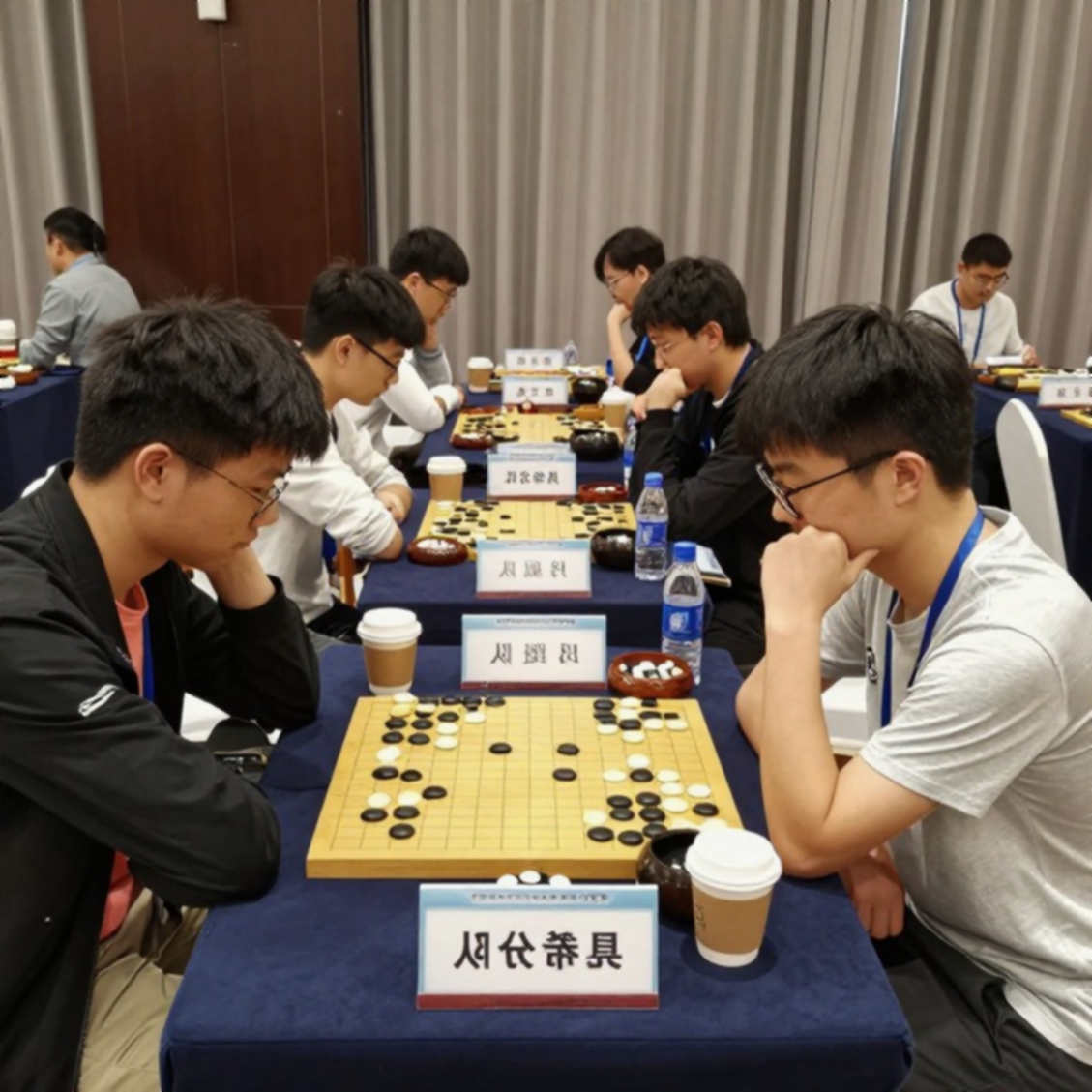Gukesh ngồi bàn số 4 ở Olympiad: khi nhà vô địch thế giới chọn đi lùi để cả khối tiến lên