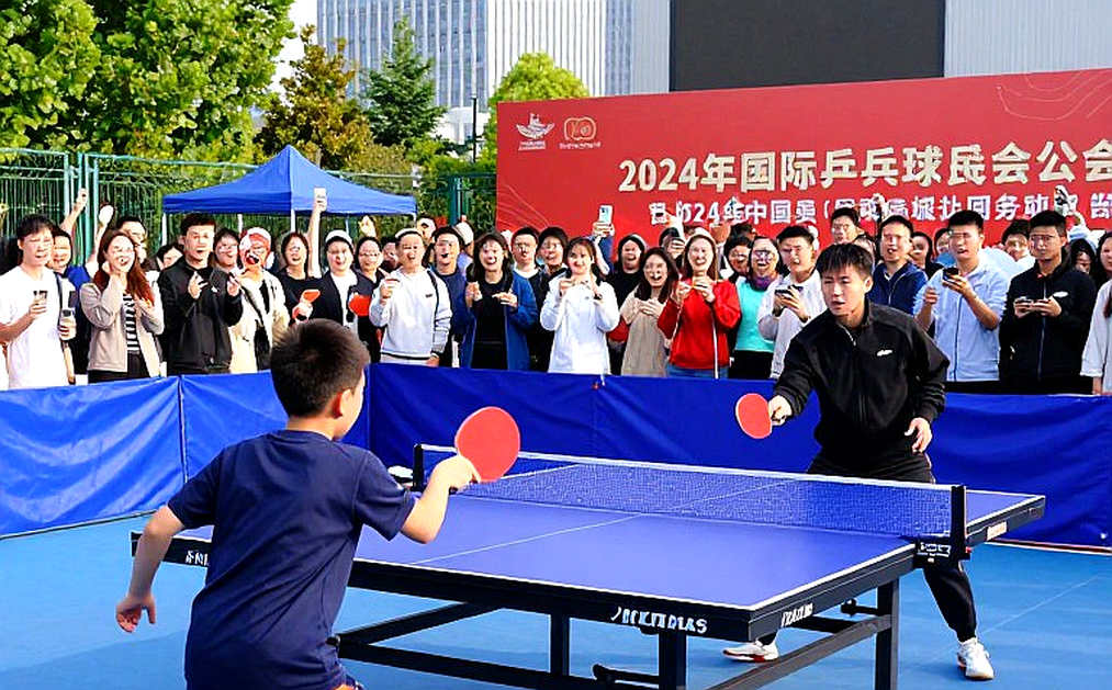 Đào tầng đất ở Leyland: Khi bóng bàn Anh đem người già ra làm mỏ quặng cho London 2026 Đào tầng đất ở Leyland: Khi bóng bàn Anh đem người già ra làm mỏ quặng cho London 2026