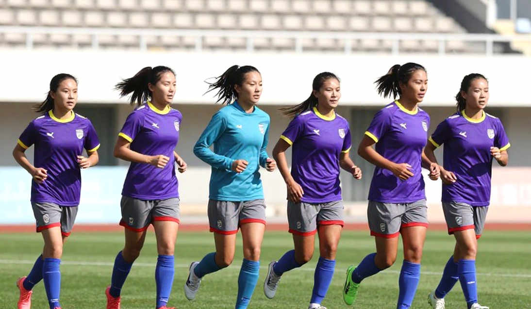 Kỳ chuyển nhượng V.League: tiếng ồn át tín hiệu, và khoảng trống không ai đo