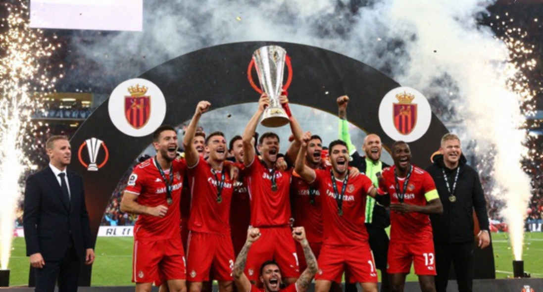Chiếc áo số 7 đổi chủ ở Lisbon: Ronaldo rời trại tập trung và cái giá của một thập kỷ đặt cược Chiếc áo số 7 đổi chủ ở Lisbon: Ronaldo rời trại tập trung và cái giá của một thập kỷ đặt cược