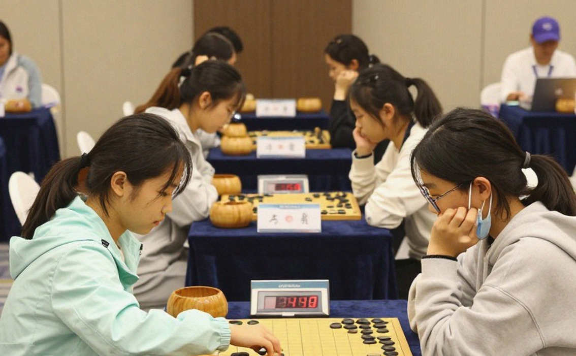 Bên trong ChessBase Magazine #225: từ tấm bìa Bent Larsen đến dữ liệu Prague 2026